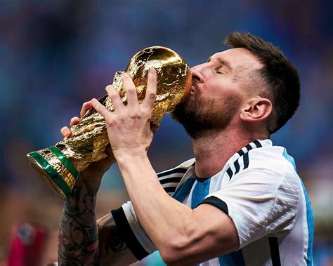 Messi é Eleito O Melhor Do Mundo Por Jornal Inglês Vinicius Junior é 8º