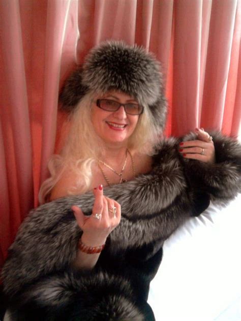 pin by furlover voin22 on fur barynya women beautiful women fur