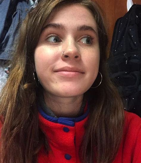 Clairo Is So Rare And Aesthetic I Love Her Pretty Pretty People Girl