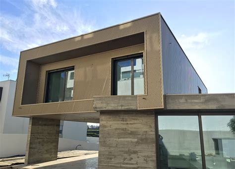 aplicação de revestimento de fachada em moradia flysteel metallic structures