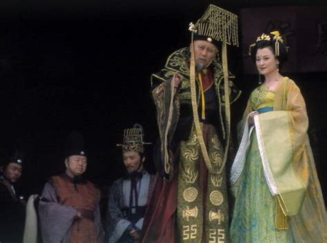 郭書瑤（1990年7月18日 － ），暱稱瑤瑤，是一位生於臺灣 臺北市的歌手、演員、主持人。 2008年以外拍 模特兒 出道，隨後被發掘成為 電玩 節目主持人 ，2009年以「殺很大」廣告 2 的性感形象爆紅。 《楊貴妃秘史》即將開播 盤點12版熒屏"楊貴妃" - 娛樂 - 國際線上