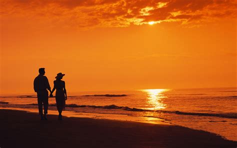 Romantic Couple On Beach During Sunset Hd Wallpapers