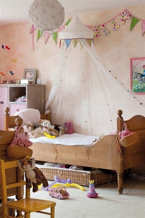 Kids love tents and not necessarily when you all go camping. 31 Charming Canopy Bed Ideas For A Kid's Room | Kidsomania