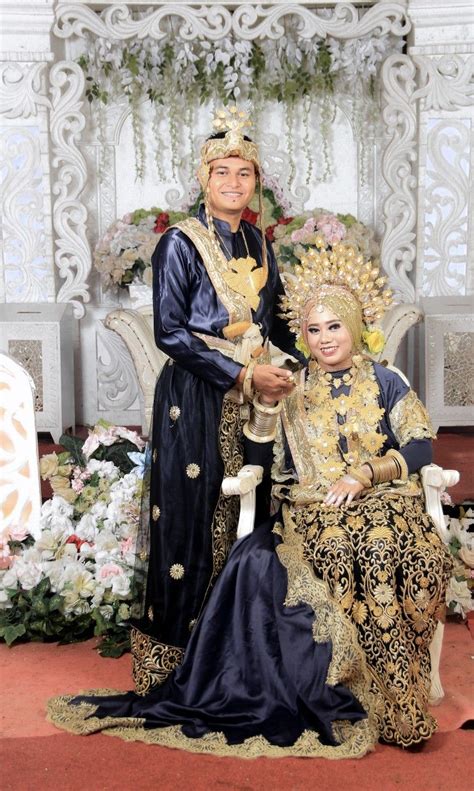 Pre wedding photos outdoor muslimah hijab romantis jogja dengan kuda foto prewed deka+puji by jasa foto prewedding fotografer prewedding jogja pre foto wedding bugis makassar jakarta: Baju adat bugis warna navy pas digunakan saat pesta malam ...