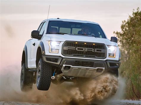 Bold Styling Decisions 2018 Ford F 150 Raptor Carbuzz