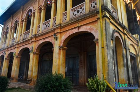 It is the only wedding chapel in the french quarter and operates 24/7. อาคารโบราณสถาปัตยกรรมฝรั่งเศส ท่าแร่ สกลนคร | OK Chanthaburi