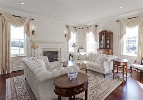 Beautiful Traditional Style Cozy White Living Room Decor