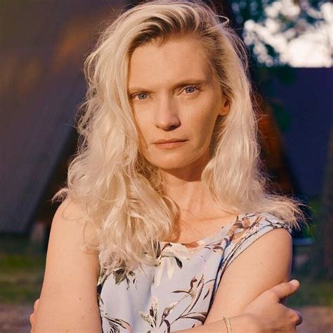 Lou de laage są w obsadzie opowiadającego o zakonnicach i lekarzach czerwonego krzyża dramatu. 45 Hot And Sexy Agata Buzek Photos - 12thBlog