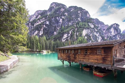 Lac Braies En Dolomites Italie Image Stock Image Du Idyllique