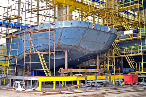 nave d acciaio in corso di costruzione navale grande ed armatura alta eretta costruite