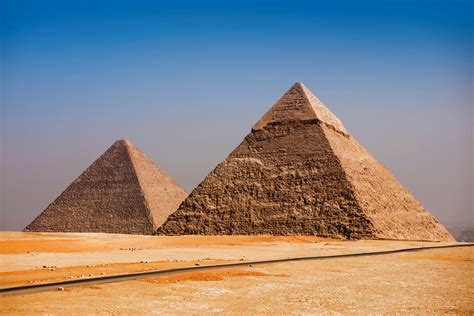 Naked Couple Posing Atop Pyramid In Egypt Authorities Start