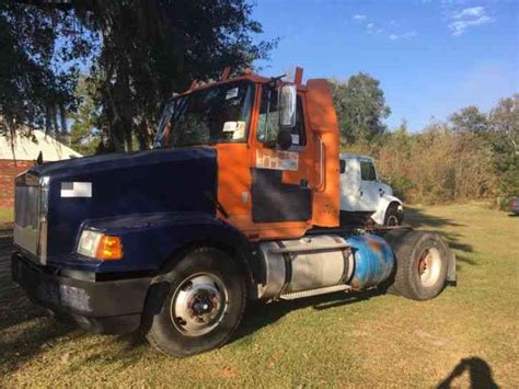 Gmc Volvo White Gmc 1990 Daycab Semi Trucks