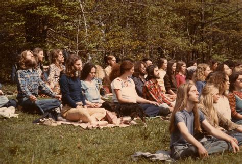 El Movimiento Hippie Y Los Movimientos Religiosos Nacidos A Raíz De