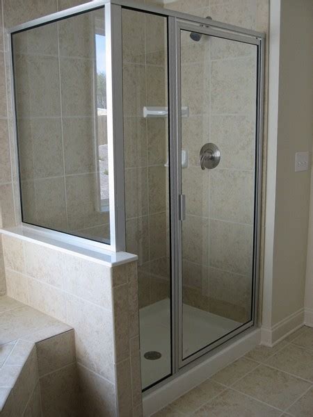 Framed Shower Door 01094