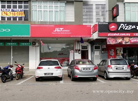 Bu tesiste 24 saat açık resepsiyon ve atm vardır. J&T Express @ Gelang Patah - Johor