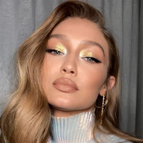 Gigi Hadids Golden Eye Makeup Is An Instant Seasonal Classic Vogue
