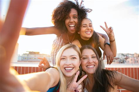 Grupo De Mujeres Sonriendo Crear Salud Hábitos Saludables
