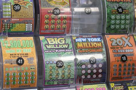 hombre gana un premio mayor de lotería de 100 000 solo semanas después de ganar 10 000