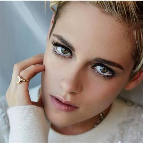 The First Photo Of Kristen Stewart As Princess Diana In The Movie