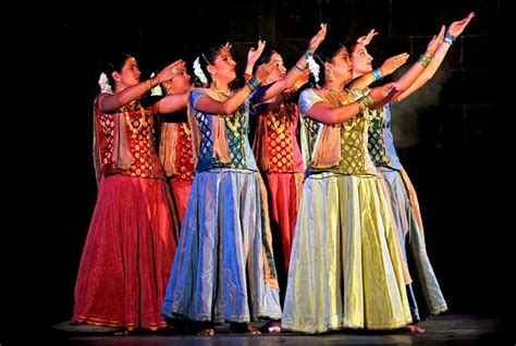 Folk Dance Of Uttar Pradesh Traditional Dress Of Up Lifestyle Fun