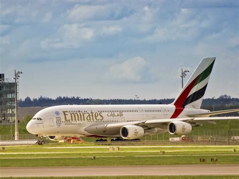 Emirates And Airbus Discuss New A380 Superjumbo Order Business Insider