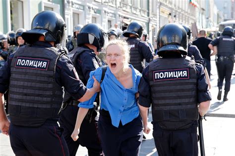 Russian Police Arrest More Than 1000 In Moscow Election Protest