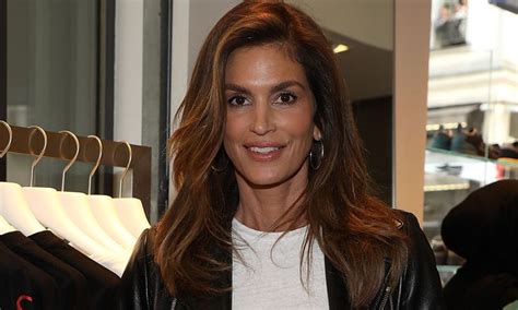 Supermodel Cindy Crawford Shares Glimpse Inside Dressing Room In 7