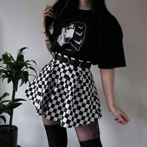𝒑𝒊𝒏𝒕𝒆𝒓𝒆𝒔𝒕 𝒄𝒉𝒆𝒓𝒓𝒚 ☁🌙 Egirl Fashion Fashion Outfits Alternative Outfits