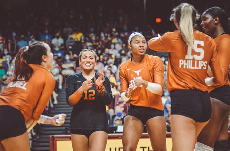 Texas Takes Down Minnesota Volleyball 3 1 In Top 10 Battle