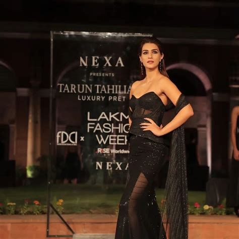 kriti sanon turns show stopper for tarun tahiliani at lakme fashion week bollywood juncture