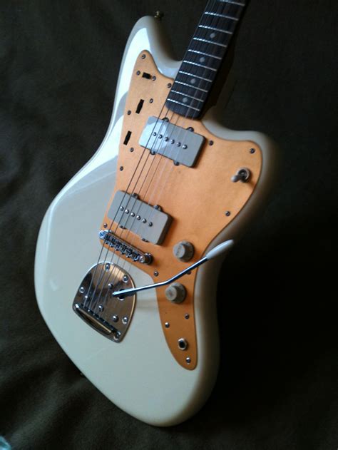 New pickups and tone circuit especially designed for modern guitar work and all other tonal requirements. Photo Squier J Mascis Jazzmaster : Squier J Mascis ...
