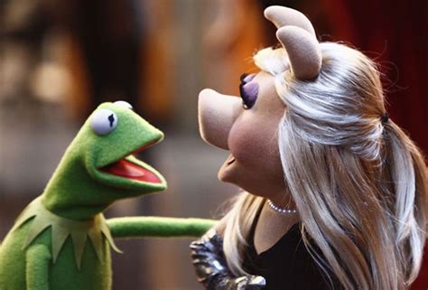 ‘the Muppets Recap Season Finale — Kermit Miss Piggy Back Together