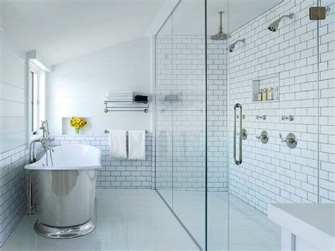 Make the most of even the smallest rooms with these great design and decorating tips. 9 Space-Saving Ideas for Your Small Bathroom | Glamour