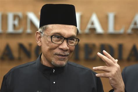 ‘tell Him To Look In The Mirror Malaysias Anwar Ibrahim And Azmin