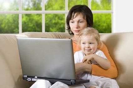 Quem atua com as mídias digitais e tecnologia também já está. Pais com filhos até três anos podem trabalhar em casa ...