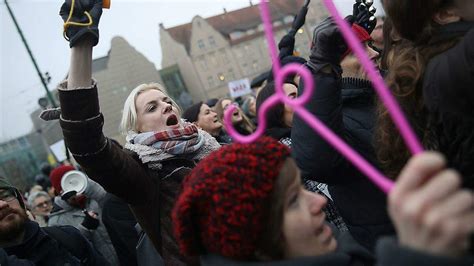 Frauenrechte Polen Will Härteres Abtreibungsrecht Und Verbot Für Sex Propaganda