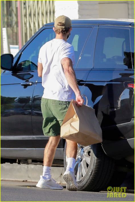 Chace Crawford Picks Up Takeout Food While Looking So Fit Photo Chace Crawford Photos