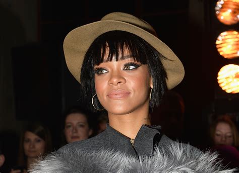 Rihanna To Be Honored With Cfda Fashion Icon Award Stylecaster