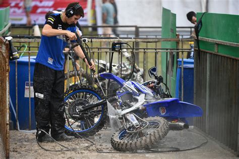 Unless you're among the fortunate and live in the sun belt where you can ride all year long, you're facing a winter full of ice and snow and cold temperatures, which means parking your motorcycle until spring. How to Wash Your Motorcycle Properly