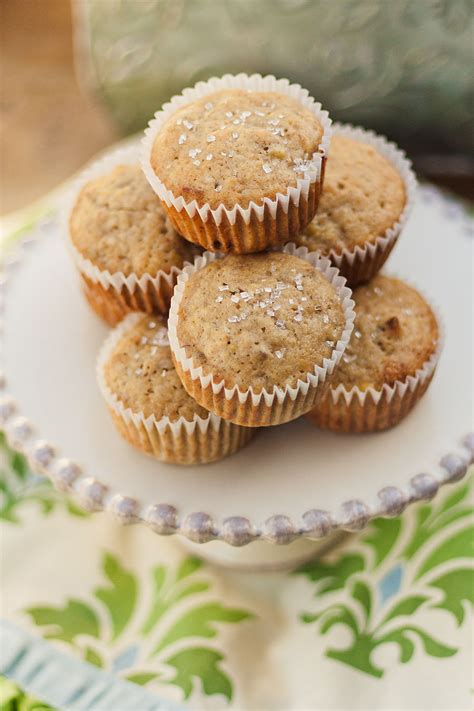 A great banana bread that uses the least amount of oil i've seen compared to some other banana bread recipes. Banana Bread Muffins | Jennifer Cooks