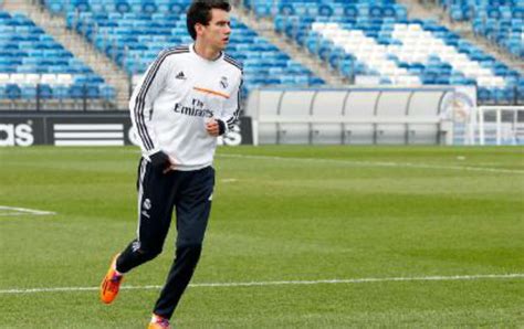 Pablo sanz santiago sánchez david bettoni. Pablo aparece com a camisa do Real Madrid e deve estrear ...