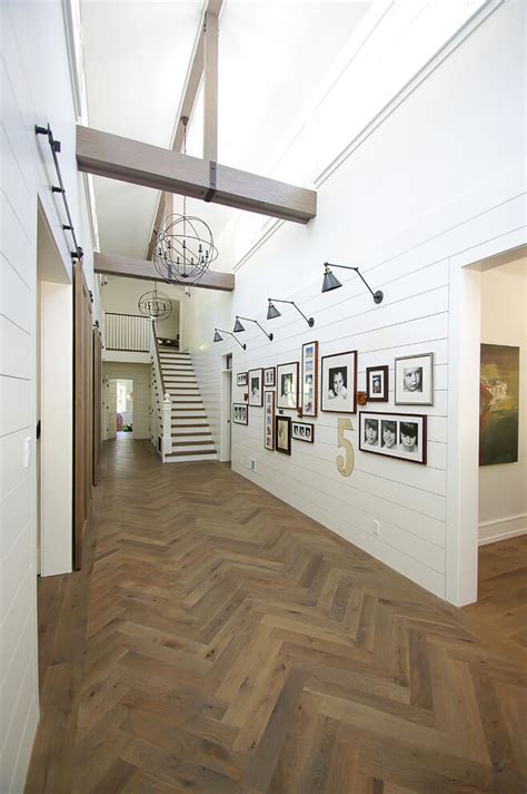 28 Wonderful Farmhouse Hallway Design Ideas To Revitalize Your Home