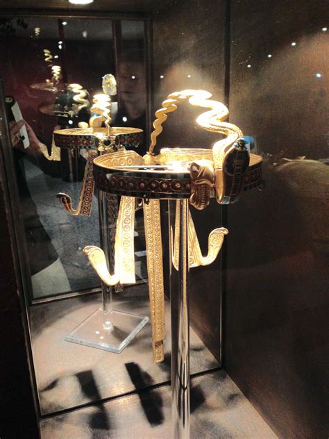 Re Created King Tut Crown At The Nat Museum