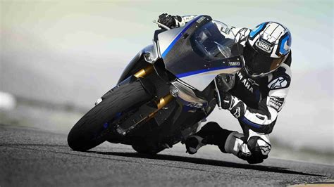 Updated Yamaha Yzf R1m And R1 For 2018 We See Whats New Iamabiker