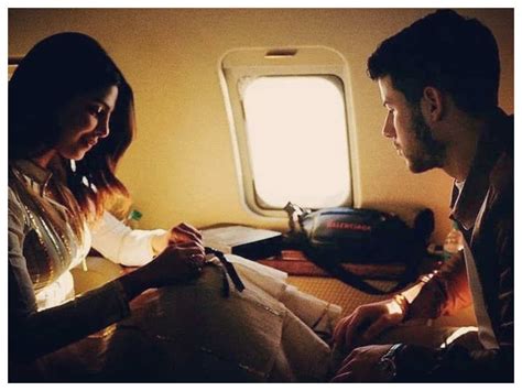 Photo Priyanka Chopra And Nick Jonas Shot Candid On Their Plane Journey