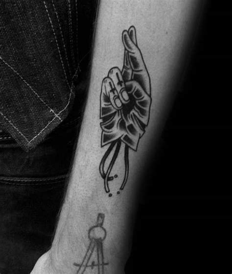 Coincidimos todos los días en el mismo la parola che hai cercato ha 1 significato. 45 Tatuaggi con le dita incrociate (con significato)