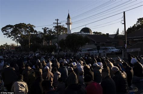 Thousands Of Muslims Gather To Celebrate Eid In Sydney Daily Mail Online