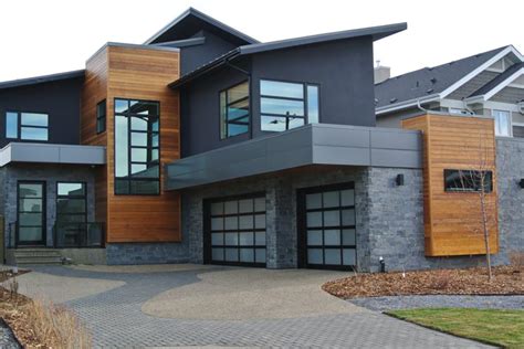 Ashlar Stone Veneer Adds Drama To The Exterior Of This Contemporary