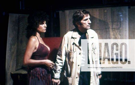 Adrienne Barbeau Harry Dean Stanton Characters Maggie Brain Film Escape From New York Usa Uk