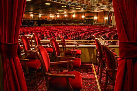 Palace Theater In Waterbury Offers Kid Friendly Tour With Talk Of